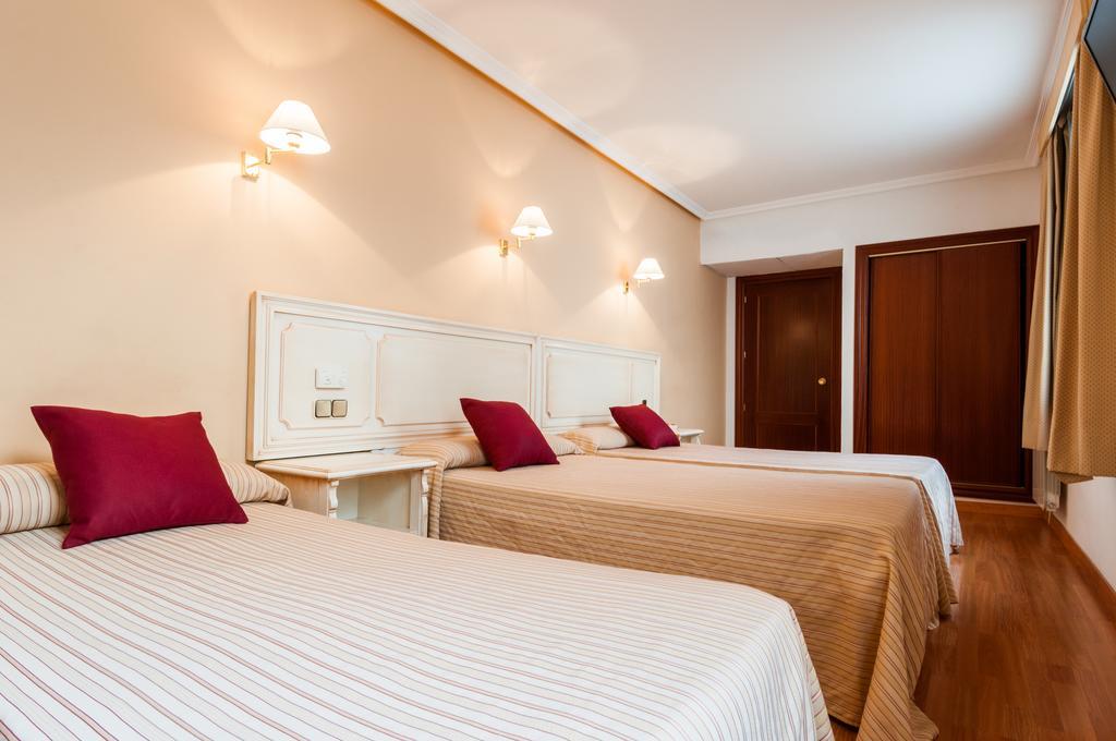 Hotel Victoria Linares  Exterior photo
